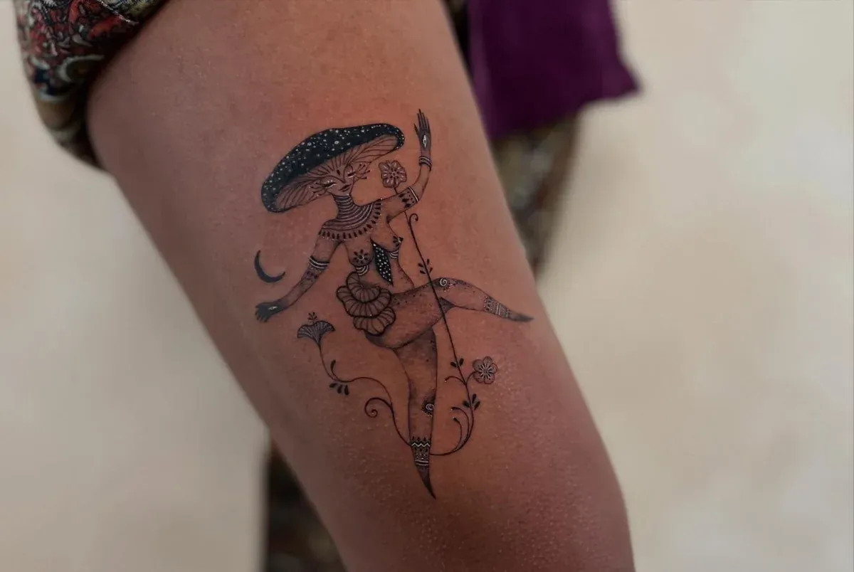 Tatuagem ornamental de traço fino